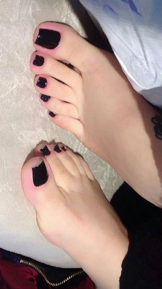 SeyanaaK's tweet photo. Venez dans les dm de votre reine 👸 
#soumis #soumisfr #soumisquipaye #sugardady #paypig https://t.co/idkIp5Vf4L