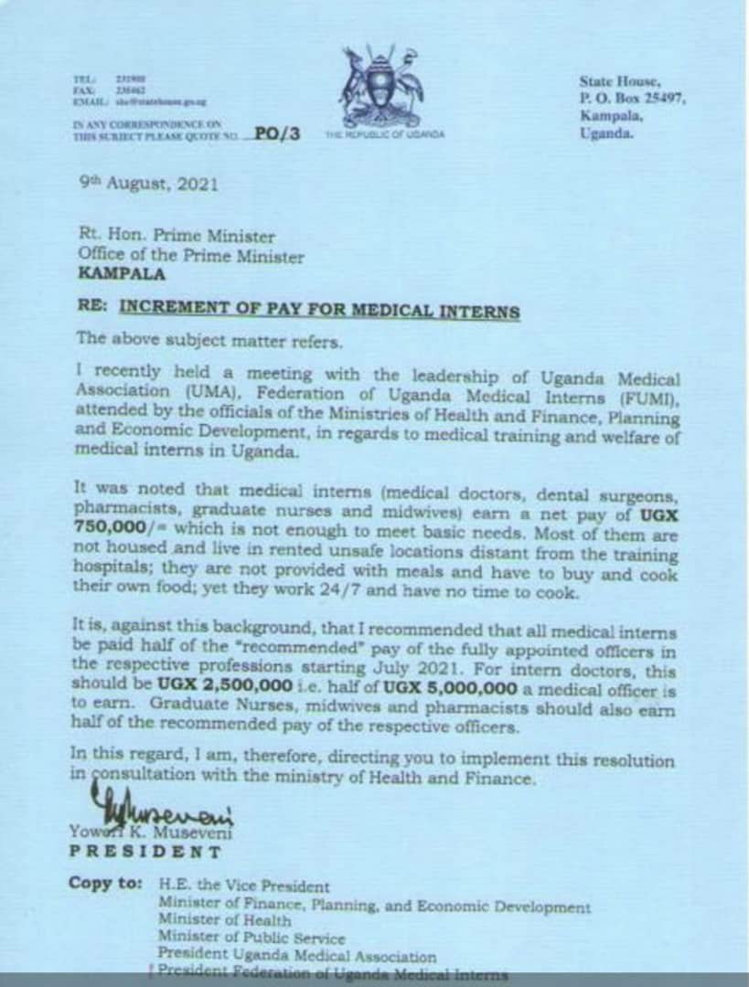 KagaheJamadah's tweet photo. Up to now I am shocked how a mere minister unofficially revoked a Directive from the president!!

@KagutaMuseveni why are your ministers disrespecting you and you keep quiet.

@RobinahNabbanja why are you disrespecting the Presidential Directive. 

Anyways! we need our 4M monthly allowance as medical interns.