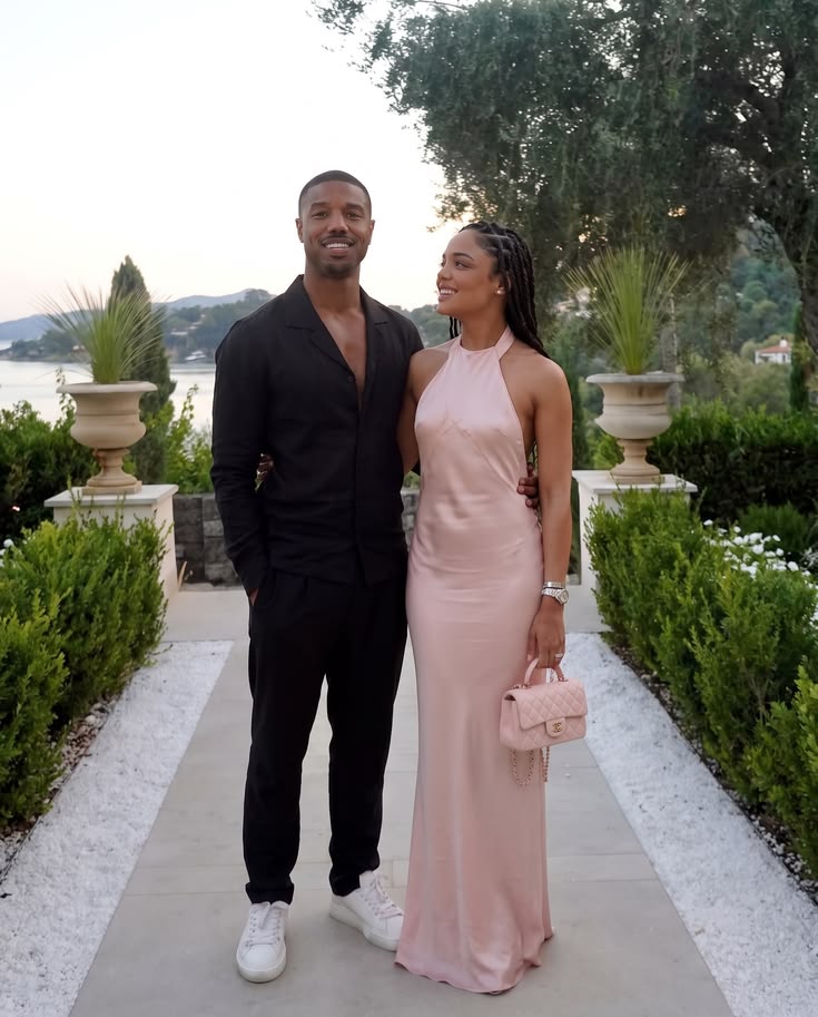 Anyabeast's tweet photo. 🚨 Michael B. Jordan love tory 🩷

2021 — 🇺🇸 Lori Harvey
2022 — 🇬🇧 Amber Jepson
2023 — 🇺🇸 Amber Jepson
2024 — 🇺🇸 Delilah Belle Hamlin
2025 — 🇺🇸 Taylor Russell
2026 — 🇺🇸 Violet M.… love https://t.co/X6r0xd15Xq