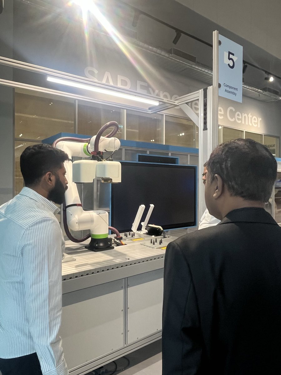 Richa077's tweet photo. Glad to be part of SAP Startup Social and walking down the experience center https://t.co/jeQekSxGvy