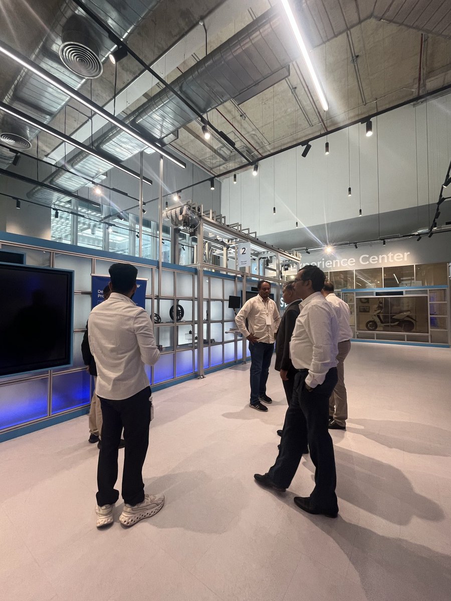 Richa077's tweet photo. Glad to be part of SAP Startup Social and walking down the experience center https://t.co/jeQekSxGvy