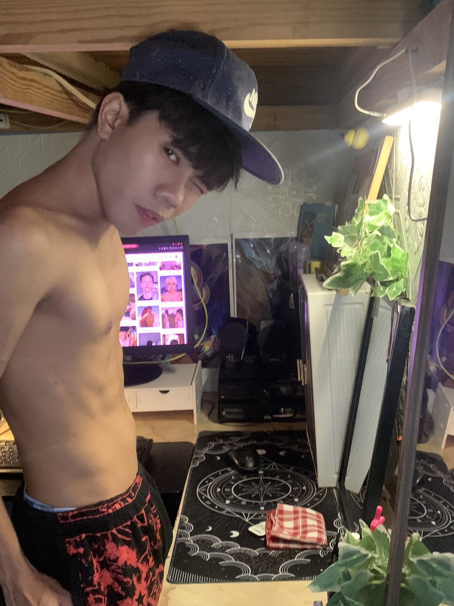 uszurpation's tweet photo. the baddest bitches are in iloilo 🧢 https://t.co/9G41pF0JK7