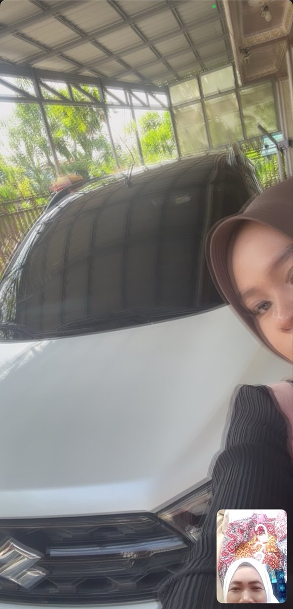 vier4x4's tweet photo. Alhamdulillah… akhirnya bisa beli mobil baru, walaupun masih second. 🥹🤍

Hasil kolaborasi duit Elon, duit TikTok, sama kerja offline. Buat orang lain mungkin biasa aja, tapi buat aku ini pencapaian yang gk mudah.

Anggap aja self-reward setelah gagal nikah. Ternyata rezeki Allah datang lewat jalan yang gk pernah aku bayangin. Semoga ini jadi awal dari banyak hal baik yang akan datang. Bismillah. 🤍

itu ada slide video call sama mamah ngabarin, heheh mamah full senyum