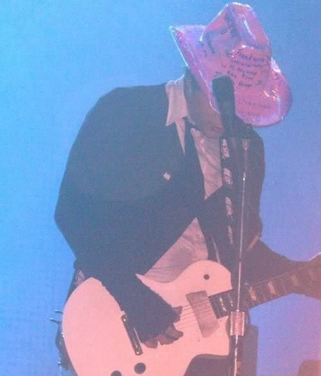 s0mn0lentt's tweet photo. oh god, pink cowboy frank💘 https://t.co/BAIgNUjTc8