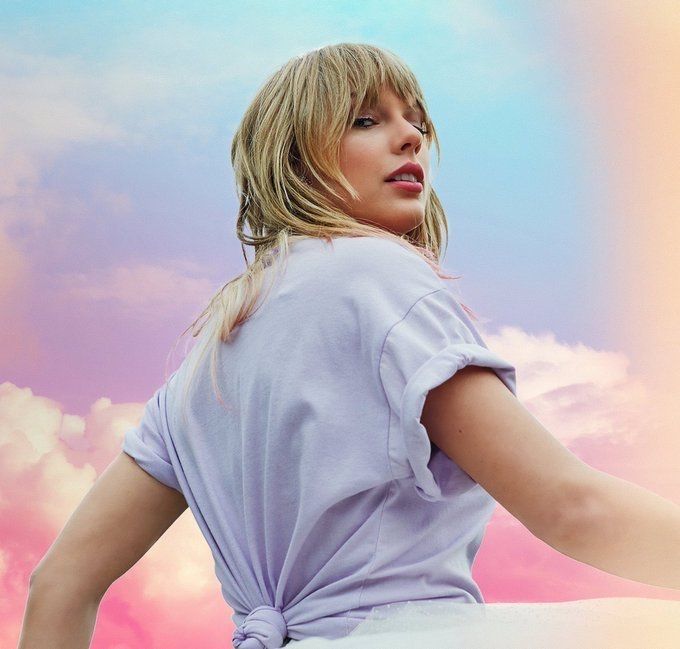 TheSwiftSociety's tweet photo. 🏆| "Lover" by Taylor Swift surpassed 14.8 BILLION Spotify Streams! https://t.co/bQGnJsyjVP