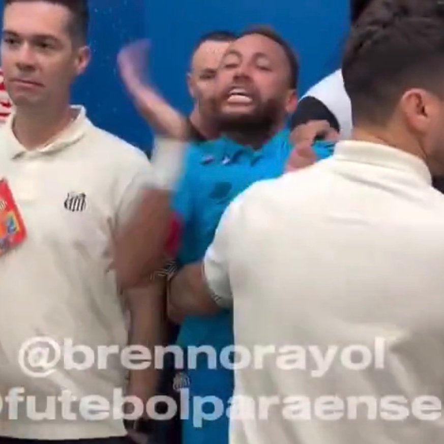 Abdulhak114's tweet photo. 🚨 NEW: Neymar was caught PROVOKING Remo fans, staff and players, repeatedly chanting "ELIMINATED! ELIMINATED!" after Santos knocked them out of the Copa do Brasil! Sparked a furious response from Remo's president, who called him a "bum" 😤🇧🇷 #Neymar #Santos https://t.co/wRM8yTsR6u