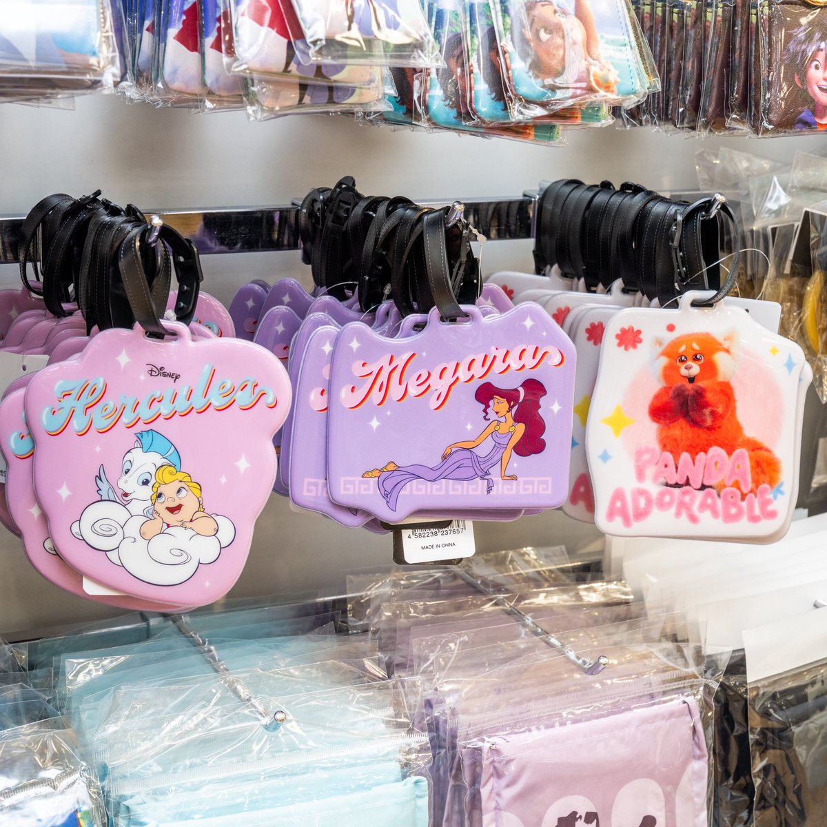 MezzoMikiD's tweet photo. Disney THE MARKET 2026 in 日本橋三越本店 
本日8月5日より開催！
『ヘラクレス』『リメンバー・ミー』など
プラスアンクのかわいいラゲージタグ販売中☆
価格1155円
#Dマケ #plusanq 
https://t.co/LQDIj9aEGi https://t.co/YmJpOqiarV