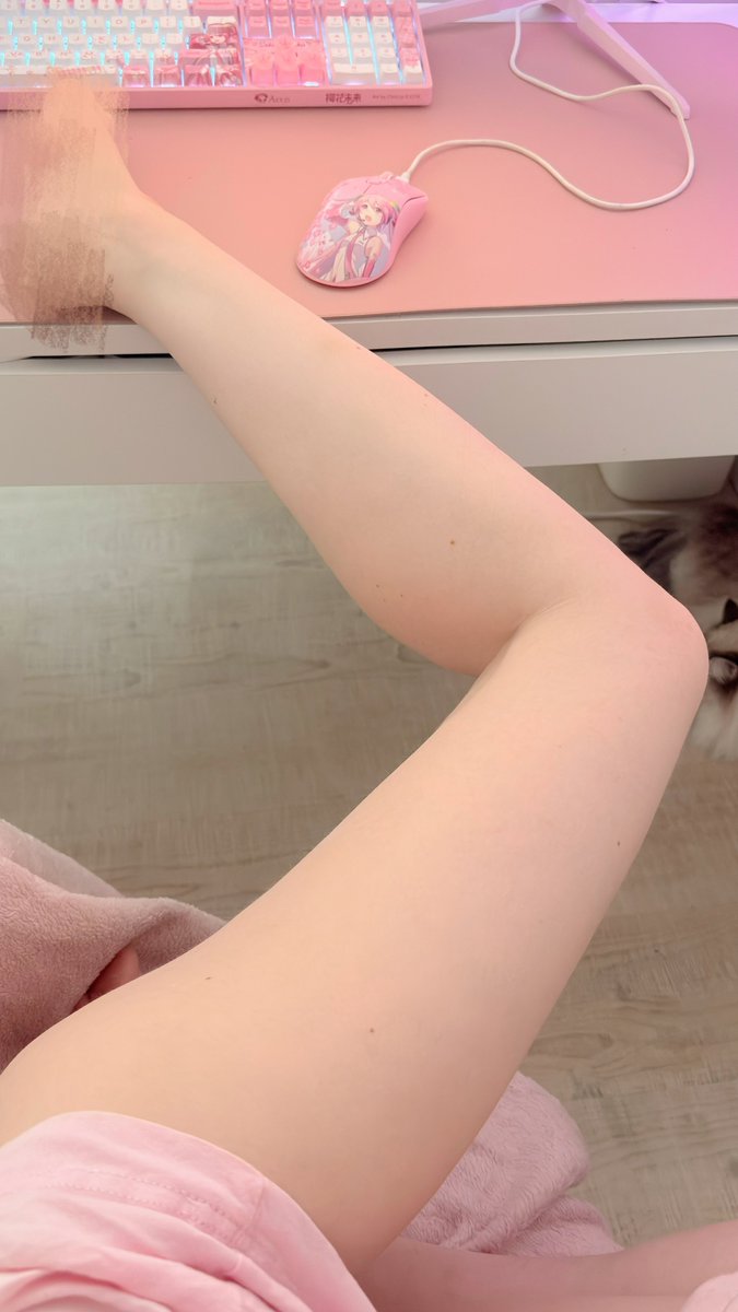fragilelily_ed's tweet photo. Why is my calf and thigh almost the same size? How do I fix this https://t.co/IoYExU0Ntk