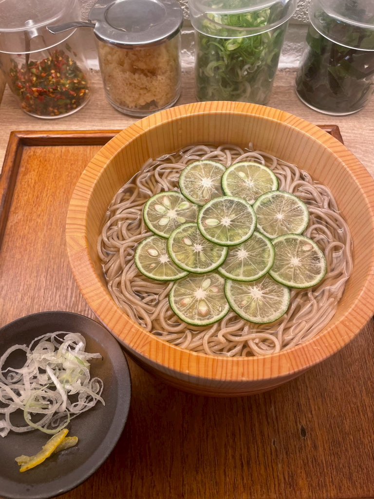 BASO_0401's tweet photo. 暑い日は冷たいお蕎麦が食べたくなりますね☀️

鴨の旨みをしっかり楽しめる「塩鴨のつけSOBA」🦆

つけ汁につけて、つるっとお召し上がりください✨

本日もお待ちしております！ https://t.co/U1oqmEqeWq