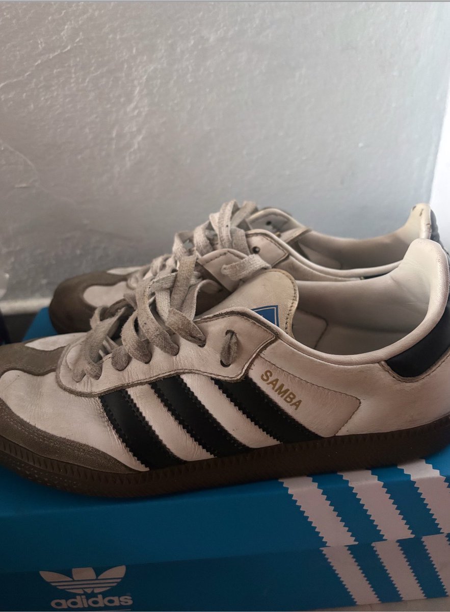 Lucxxx77's tweet photo. ส่งต่อ Adidas Samba 1000฿ Siza7us (40cm)
ของแท้มีกล่องให้ ขายตามสภาพคับ มันดูมอมๆเพราะยังไม่ได้ซักสายเฉยๆงับ ทักมาดูเพิ่มเติมด้ายย

#ส่งต่อรองเท้าผ้าใบมือสอง #รองเท้าผ้าใบมือสองสภาพดี #ส่งต่อadidasamba #ส่งต่อadidas https://t.co/zDHuahjmLg