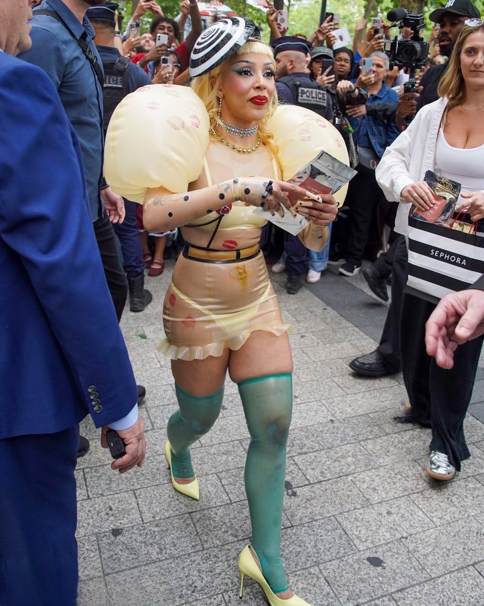DOJAFILE's tweet photo. Her fashion this era has truly been next level. https://t.co/VavVjZ4vrd