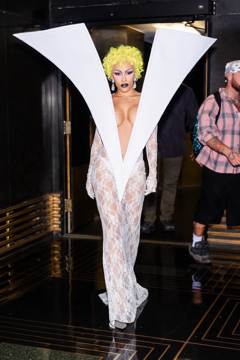 DOJAFILE's tweet photo. Her fashion this era has truly been next level. https://t.co/VavVjZ4vrd