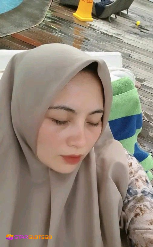 DaveReed75's tweet photo. Maaf ya, aku jadi banjir gini... https://t.co/I0JB2CGTz9