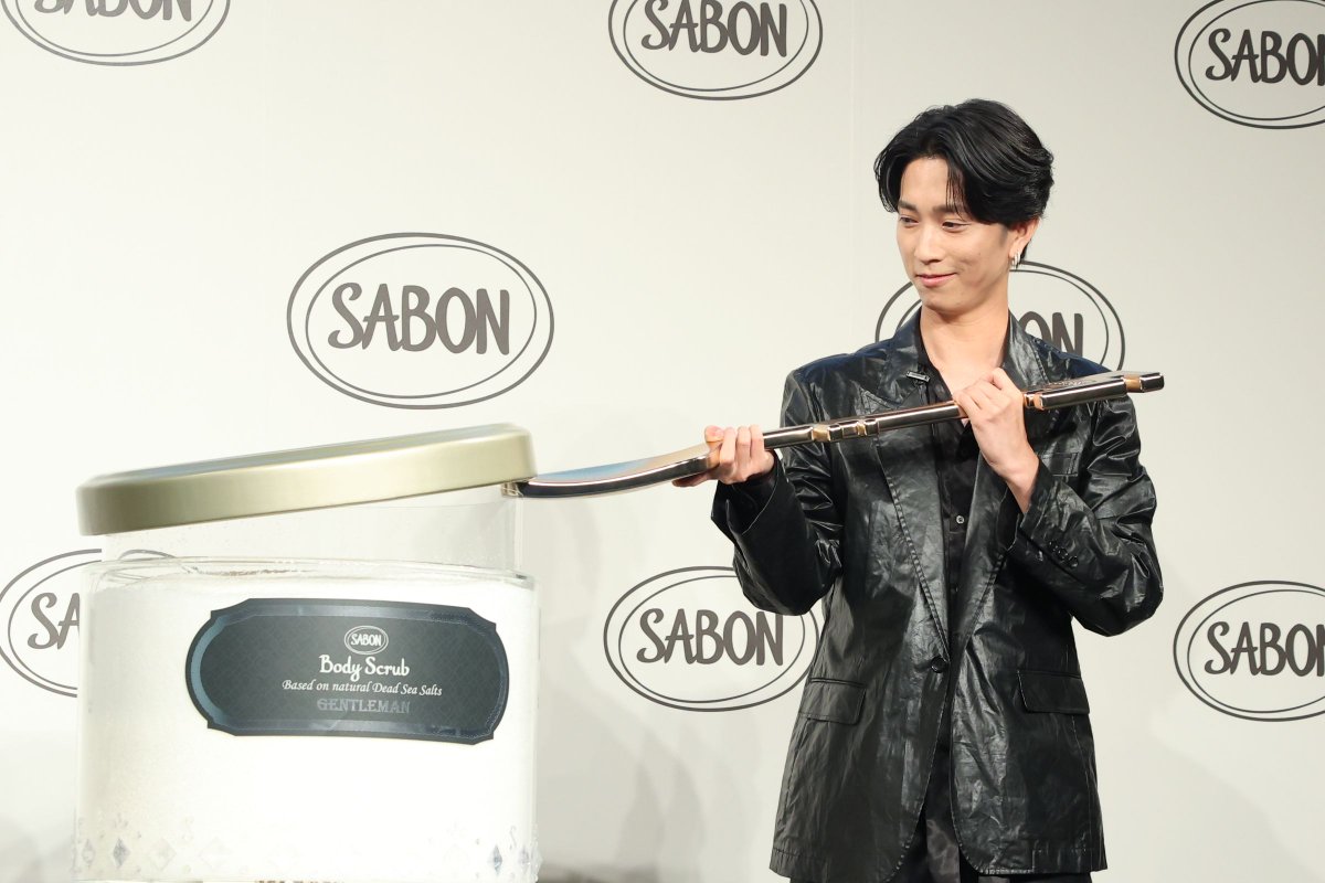 oshiraku's tweet photo. 🌟推し楽 レポート📝

#田中樹 が #SABON 新アンバサダー＆新CM発表会に登壇🫧

詳細はこちら👉https://t.co/OK5OBNQbKe

腕をまくり、ボディスクラブの使い方を自らレクチャーする一幕も✨

さらに、まさに“いい男”な休日の過ごし方を明かす💙

#SixTONES

@SABON_Japan https://t.co/UDJja7STE0