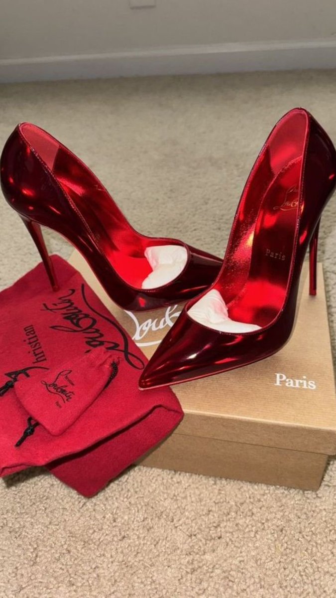 Auralyn0's tweet photo. Christian Louboutin https://t.co/2hp6MCBOxP