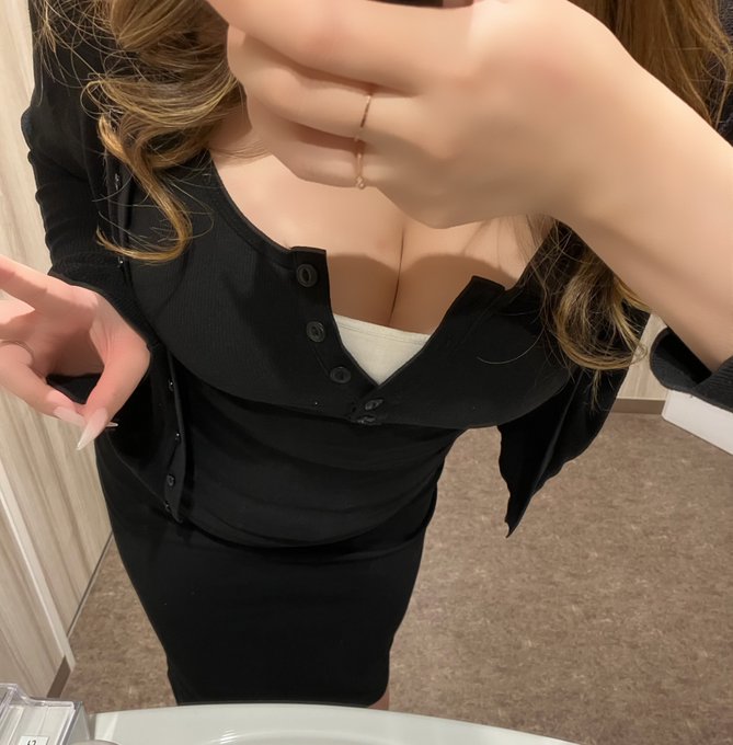 chaleteva's tweet photo. くびれは消えたけど胸と尻のボリュームは増した https://t.co/C3Ldhrmmpu