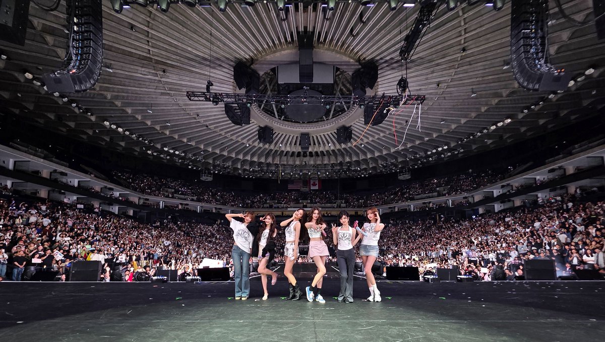 IVEstarship's tweet photo. [📸]
IVE WORLD TOUR
<SHOW WHAT I AM>
in OAKLAND 🖤

Let’s remember our happy moments, DIVE 🩵

#IVE #아이브 
#SHOW_WHAT_I_AM https://t.co/SrAtYHnR9F