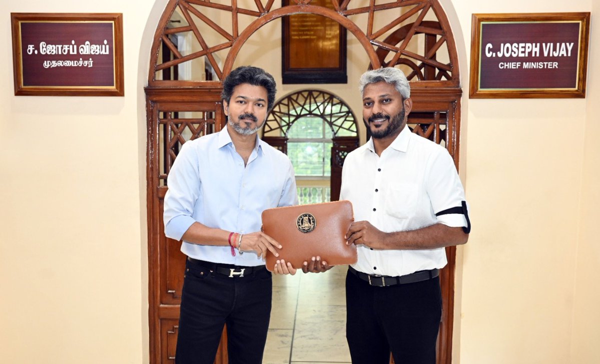 PrakazVijay_Of's tweet photo. 📸 | இன்று (05.08.2026) நமது அண்ணன் @TVKVijayHQ -வை பட்ஜெட் தாக்கலுக்கு முன் முதலமைச்சரை சந்தித்து வாழ்த்து பெற்றார் மரிய வில்சன் ! https://t.co/oSpkJhu9lM