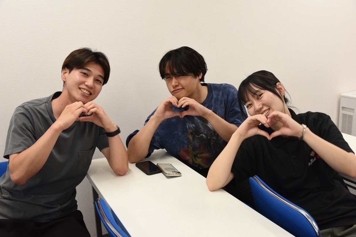 medcom_group's tweet photo. 📸 研修の思い出をお届け✨

新卒研修では、同期との仲はもちろん、人事メンバーとの距離もぐっと縮まります😊🌸

困ったときにはいつでも相談できる仲間や先輩がいるので、安心して成長できる環境🍀
研修中に撮影した写真を見返すと、たくさんの学びや楽しかった時間がよみがえってきますね💗

#研修
#企業公式相互フォロー 
#相互フォロー募集中
