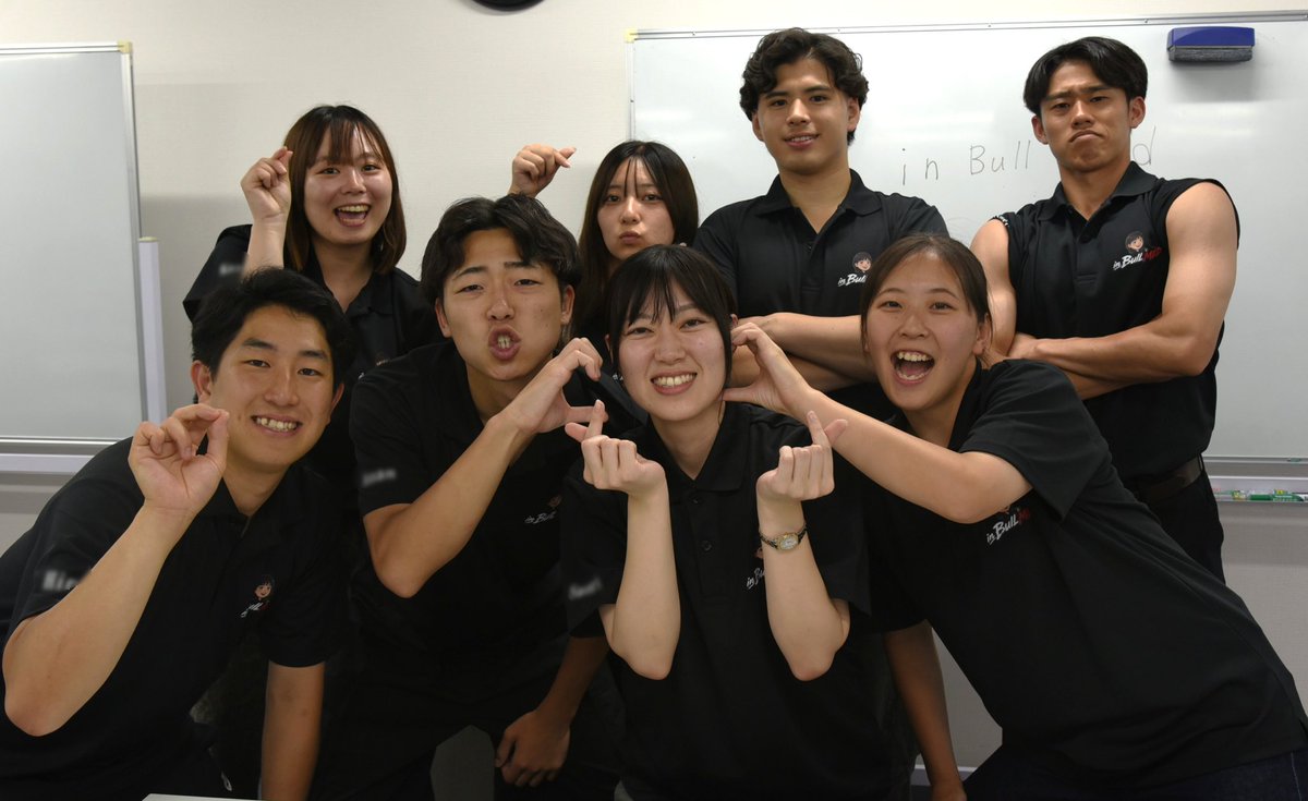 medcom_group's tweet photo. 📸 研修の思い出をお届け✨

新卒研修では、同期との仲はもちろん、人事メンバーとの距離もぐっと縮まります😊🌸

困ったときにはいつでも相談できる仲間や先輩がいるので、安心して成長できる環境🍀
研修中に撮影した写真を見返すと、たくさんの学びや楽しかった時間がよみがえってきますね💗

#研修
#企業公式相互フォロー 
#相互フォロー募集中