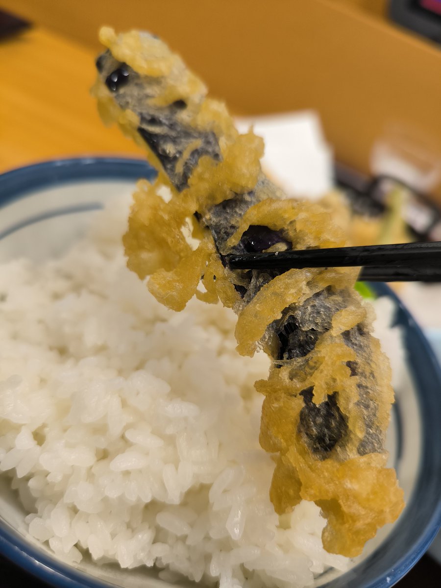 acceed_hirano's tweet photo. いつもありがとうございますぞい！
今年も誕生日を迎え、ケーキを食べることが出来ましたぞい！多数のコメントもありがとうございますぞい！！幸！！
写真はナスの天ぷらぞ！！ https://t.co/VKGqf8qisn