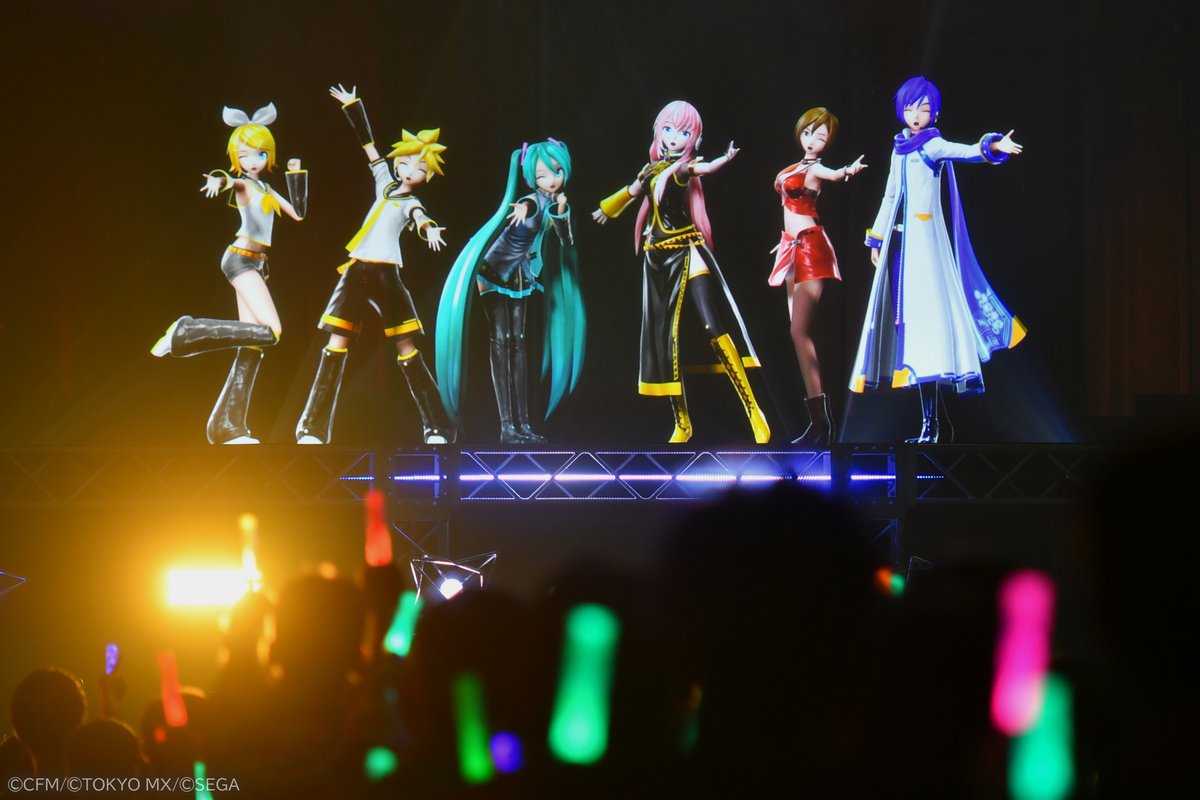 magicalmirai's tweet photo. ＜明日から＞
明日【8月8日(土)12:00】から、初音ミク「マジカルミライ 2026」TOKYO会場のライブ立見チケットの追加販売を開始いたします。
お申込みはWEB受付のみとなり、受付期間終了後に抽選となります。

対象チケット：立見（立ち位置指定）

🔽お申込みはコチラから
https://t.co/kzqVBAnaMk

※ライブチケット単体での販売となります。企画展チケットはセットになっておりません。
※立見エリアは座席図に記載のない位置になります。
※写真は前回開催時のものです。

 #マジカルミライ2026 #初音ミク #鏡音リン #鏡音レン #巡音ルカ #MEIKO #KAITO