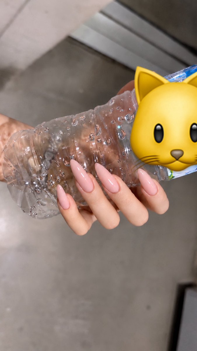 nyon_chn's tweet photo. 新宿のネイルサロンコスパ良くておすすめ💅 https://t.co/rdkynklwFK