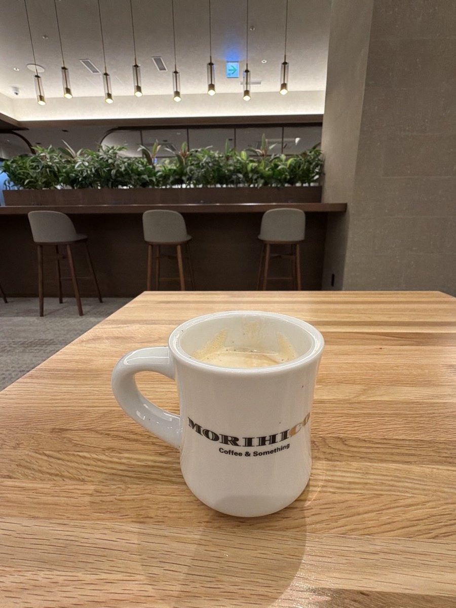 Yoshitabiblog's tweet photo. ラウンヅのコーヒーが森彦！
@新千歳空港 https://t.co/heOeOZ6Vdy