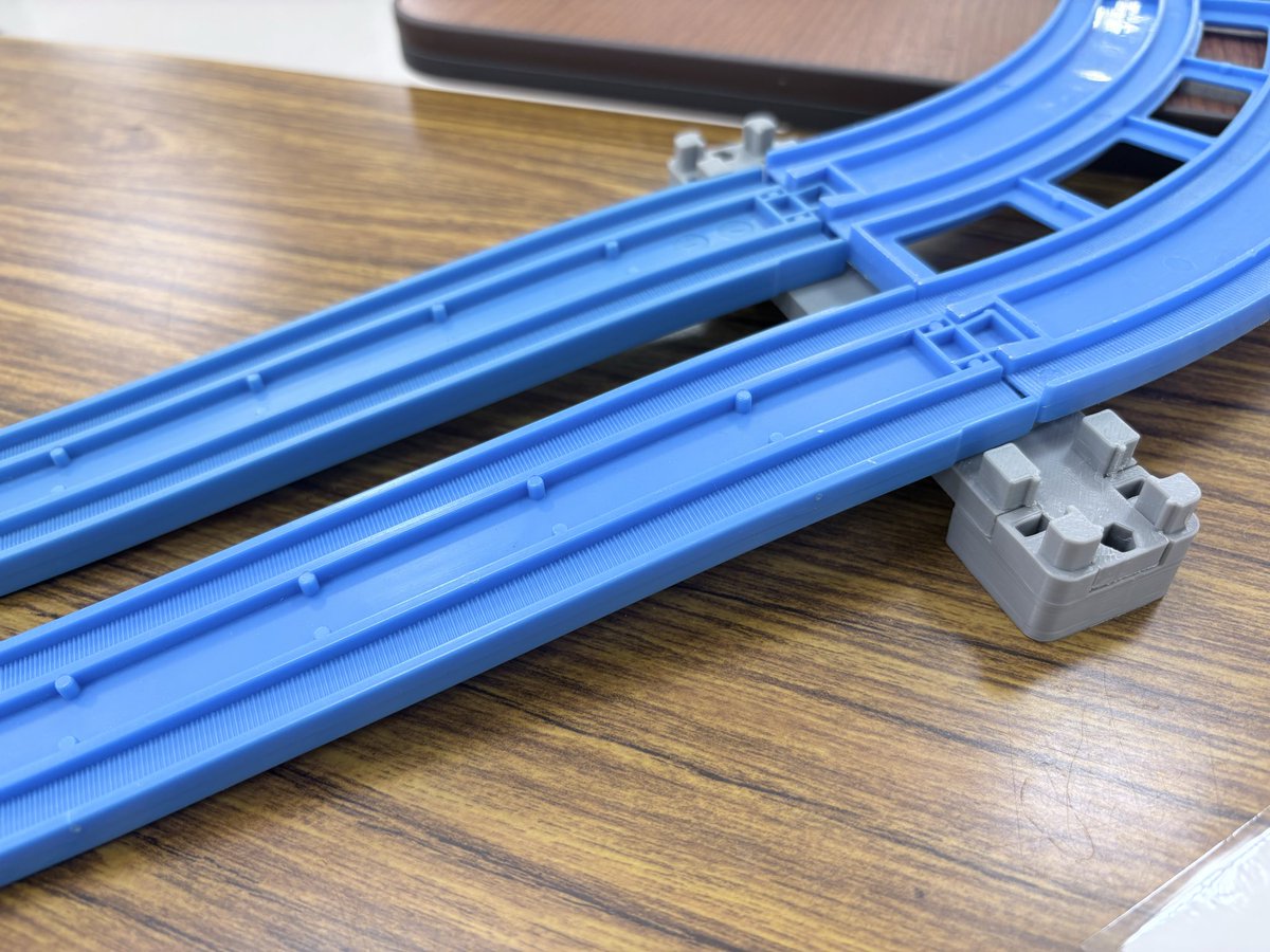 plarail2010's tweet photo. 作っておいて良かった3Dプリンタ作品。
・複線ミニ橋脚
・1/2高架直線
・十字橋脚
・空中回廊補強部品
#イトーヨーカドー能見台店
#プラレール
#鈴鹿電池鉄道
#プラノイド
#3Dプリンタ https://t.co/K60VfLCSzH