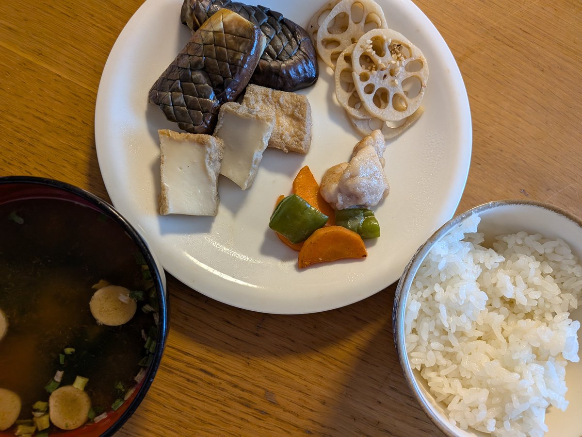 rakko_com's tweet photo. よう���く便座取り替えて、かなり遅いお昼ご飯。
#お昼ごはん #昼食 #義母と一緒 #ウォシュレット交換 https://t.co/OVLNoDEzVp