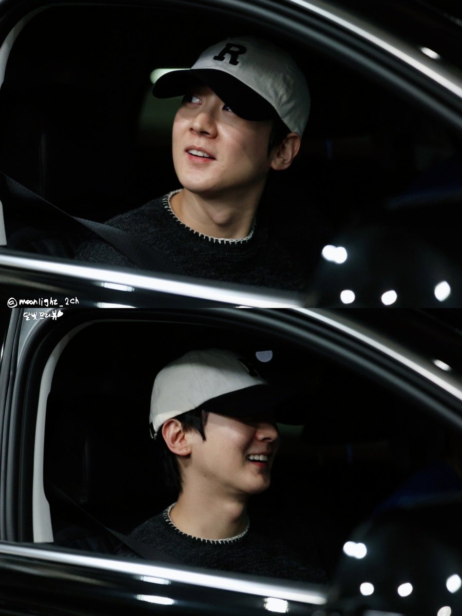 moonlight_2ch's tweet photo. [PREVIEW] 260802 김포 도착

역시 거울왕자님!!
한국 와서도 계속되는 거울보기!!ㅋㅋㅋㅋ🤭

행복했던 일본 일정 끝😭
(+이사님도 함께해 주셔서 감사했습니다💜)

#틴탑 #천지 #이찬희 #TEENTOP #CHUNJI #LEECHANHEE https://t.co/Zo5xN089wb