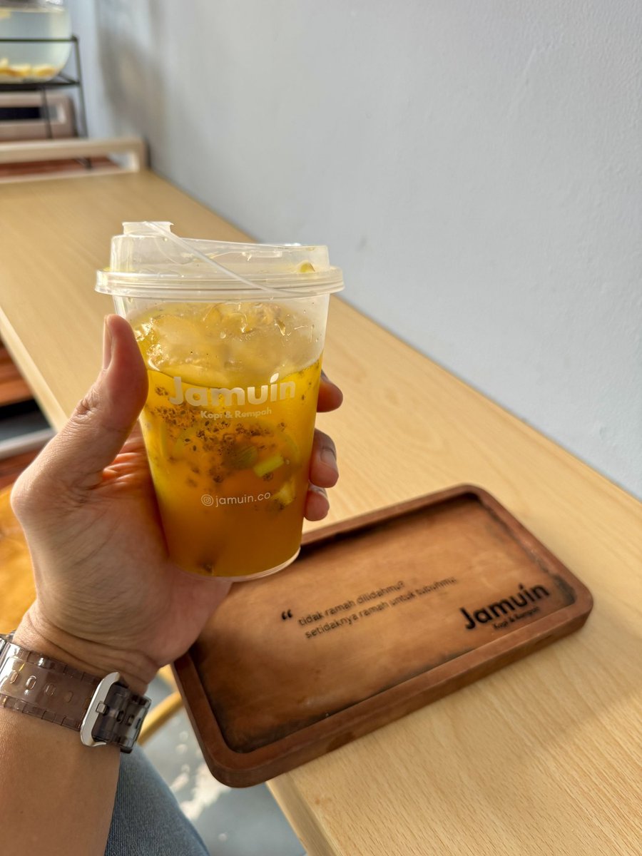 rgoestama's tweet photo. Td pagi sambil jln ke kantor di mobil dgr radio @gen987fm, kebetulan pas bgt om @kemalbunder lagi bahas topik soal jejamuan. Happy jg ternyata awareness org2 skrg ud lumayan peduli sm minuman sehat gini.

Btw kalo om Kemal mau boleh lah kita kirim2 Jamuin ke studio. Utk testimoni bs loh tanya2 ke penyiar Gen lain yg ud jd pelanggan setia Jamuin om @nehrurindra wkwk.

Lesgow hidup sehat!