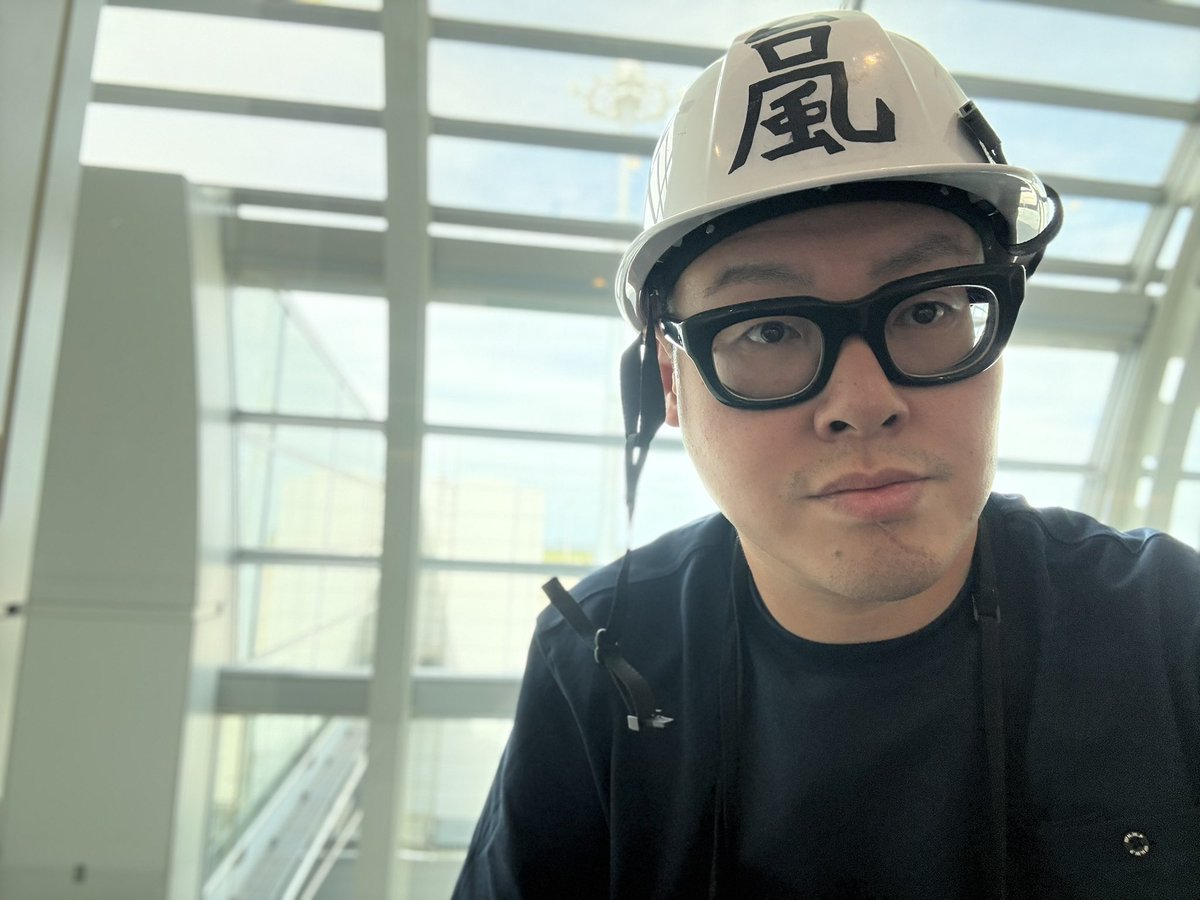ICCHY8591's tweet photo. 羽田空港に着いた！

今シーズン3度目の沖縄地方。
全て台風配信🌀
待ってろ、台風13号ドルフィンちゃん。

って、
早速35分の遅延発生、、、

何とか着いて、21時からツイキャスだ！

行ってきます！ https://t.co/XVzNazQg6t