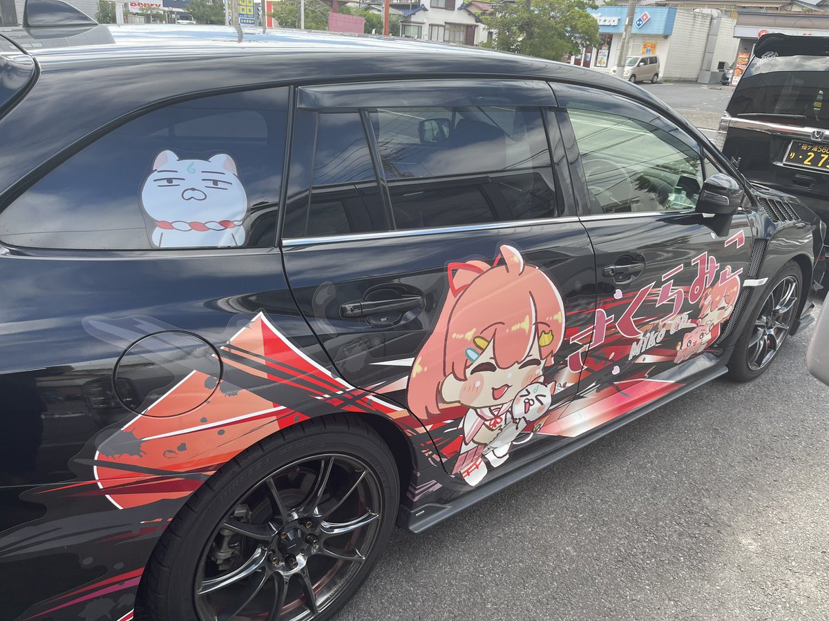 butaota's tweet photo. 本日は痛車乗りの35Pさんとすこん部さんがご来店くださいました！
痛車って夢ありますよね……
めちゃくちゃ最高の痛車でした！
ご来店ありがとうございます！！
 #豚ヲタ
 #35P
 #さくらみこ https://t.co/T5DNFNhMoQ