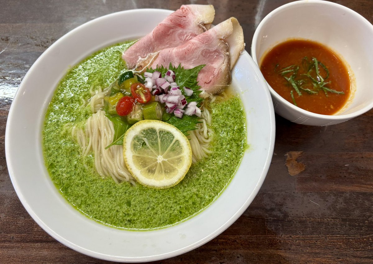 ikkitan's tweet photo. 今日の
麺処 一心 さん
@鹿沼市千渡
ラーメンWalker限定 
ニラ煮干し昆布水冷麺

鹿沼のニラはガチ。
ニラのジュレは爽やかで煮干しスープと驚く程マッチ。
旨味と清涼感抜群で美味い〜
和風なトマトつけ汁のアクセントもお見事！
色鮮やかで夏バテにも効く素敵な一杯！
ご馳走様でした🍜 https://t.co/2SgZqpWhSq
