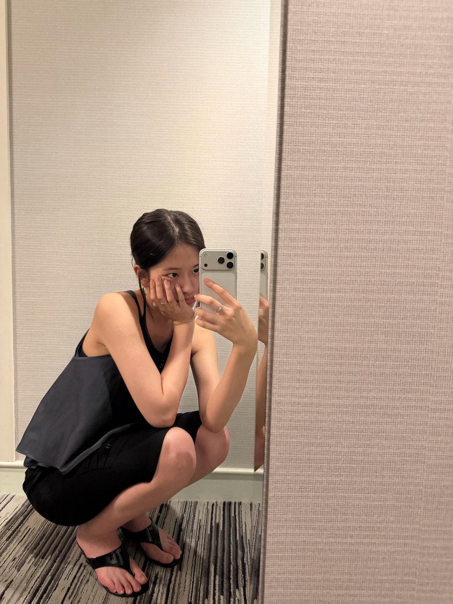 anyuoin's tweet photo. your favorite distraction https://t.co/gxcKd3S3jG