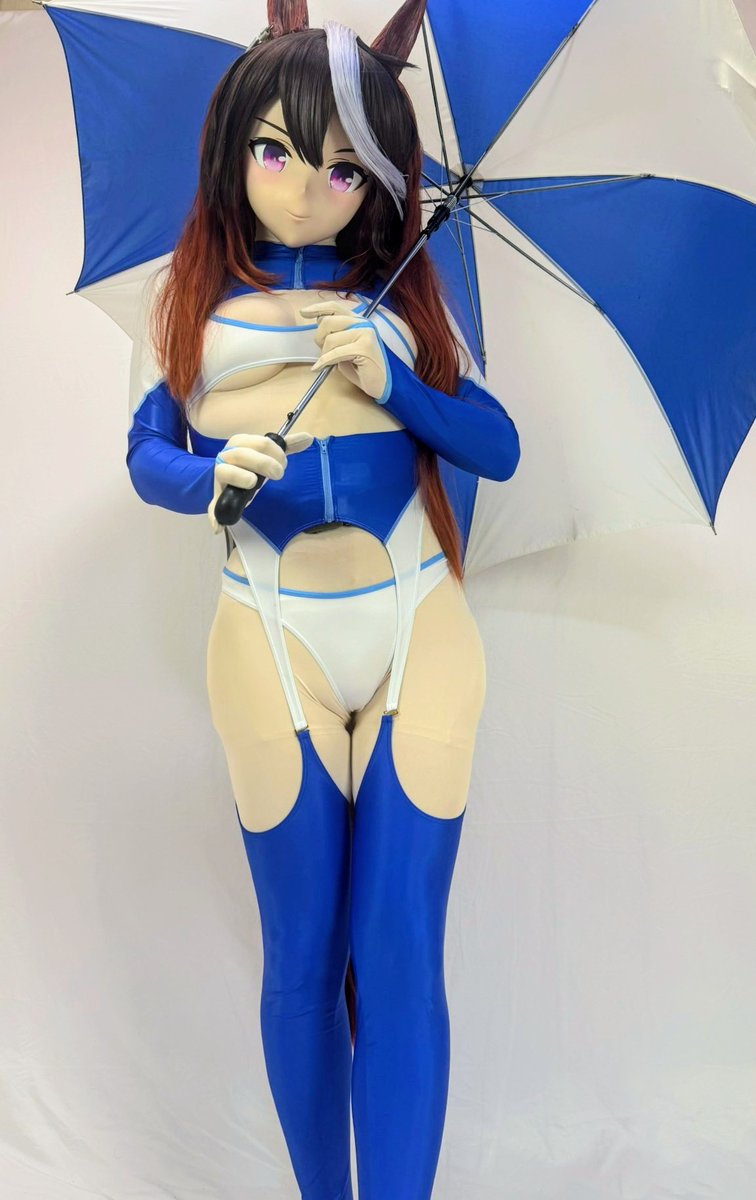 goukurusukawa's tweet photo. 代理で頼まれたレースクイーンの
お仕事も立派にこなしてくれる
生徒会会長。

夏なのでシンボリ家カラーの緑ではなく涼しい青い衣装にしてみたり。

#ウマ娘️️️️ 
#シンボリルドルフ https://t.co/kScPhm8cwd
