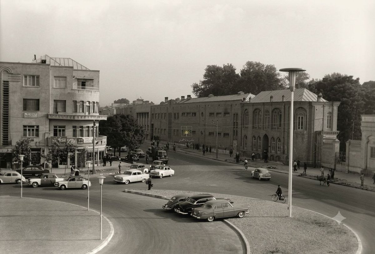 tehranomedia1's tweet photo. یک میدان، ۱۲۰ سال خاطره و تاریخ

۱۴ مرداد، هم سالروز فرمان مشروطه است و هم سالروز ثبت ملی میدان بهارستان

میدانی که فقط یک فضای شهری نیست؛ بسیاری از مهم‌ترین اتفاقات سیاسی و اجتماعی ایران، از مشروطه و به توپ بستن مجلس تا ملی شدن صنعت نفت و... در همین میدان و اطرافش رقم خورده است. https://t.co/RHXizYeWDt