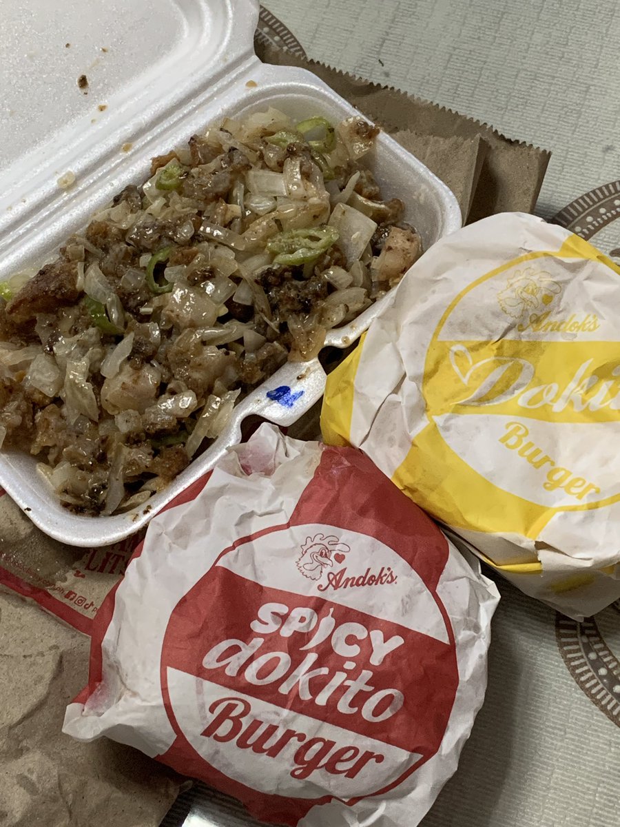 maryangmamon's tweet photo. sisig and dokito burgers, wow food coma 🥰

happy lunch po #foodtwt https://t.co/jap2PqOHG0