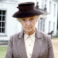 daveainsworth63's tweet photo. Remembering the great English actress Joan Hickson who was born on this day in 1906. She died in 1998. #JoanHickson #MissMarple #BedroomFarce #Clockwise #TheMillionPoudNote #TheCard #DoctorInTheHouse #TheatreOfBlood #CarryOnLoving #CarryOnGirls #CarryOnNurse #CarryOnConstable https://t.co/PdwJXUnO8Z