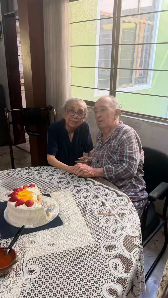 NohemiMelgoza's tweet photo. 🙏 Cadena de oración por mi mamá Gilma Palma en ciclos 19 y 20 de quimio e inmunoterapia. Señor, fortalece su cuerpo, alivia su malestar y llénala de paz y sanación. Amén. ❤️ Comparte. https://t.co/LO9Pz1bw7J