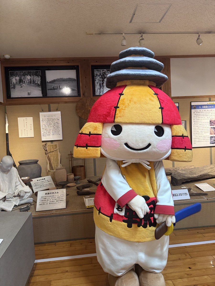 koroukun5656's tweet photo. ボクにできることはささやかなことかもしれないけど、不安な気持ちになっているおともだちに、少しでも元気を届けたいと思っているコロ！

今日は鞠智城を元気いっぱい巡回したコロ♪みんなに笑顔を届けられるよう、もっとも〜っとがんばるコロ！ https://t.co/Rhu2GIc5el