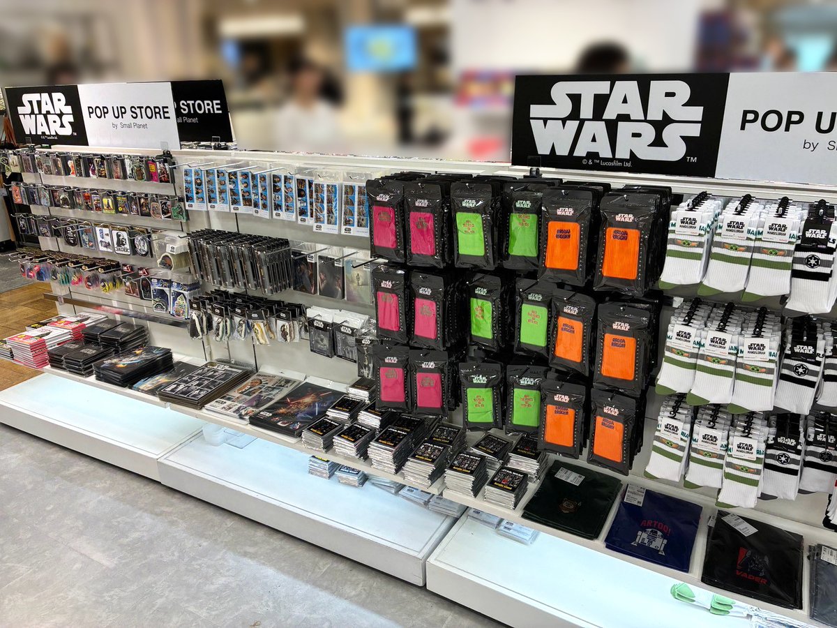 starwarsjapan's tweet photo. 日本橋三越本店に期間限定で登場📣
『Disney THE MARKET 2026』#スターウォーズ コーナー
⠀
📅8/25(火)まで
📍日本橋三越本店 本館5階 イベントスペース
⠀
Tシャツや保冷バッグなど夏のお出かけにも大活躍💫
ネオンカラーのショッピングバッグも！

https://t.co/DFYP9ZhQLv (外部サイト) https://t.co/GCmQ0sVAW2