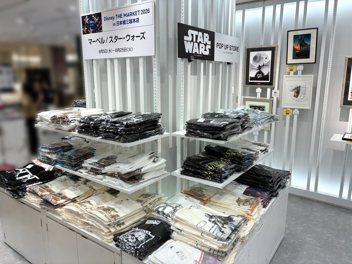 starwarsjapan's tweet photo. 日本橋三越本店に期間限定で登場📣
『Disney THE MARKET 2026』#スターウォーズ コーナー
⠀
📅8/25(火)まで
📍日本橋三越本店 本館5階 イベントスペース
⠀
Tシャツや保冷バッグなど夏のお出かけにも大活躍💫
ネオンカラーのショッピングバッグも！

https://t.co/DFYP9ZhQLv (外部サイト) https://t.co/GCmQ0sVAW2
