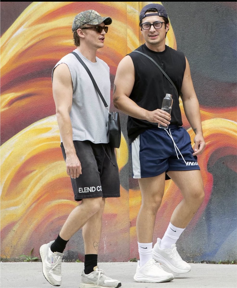 Rainbowreedeem's tweet photo. These Two Live Together, Shop Together, Gym Together, Walk Together Day And Night,They are Literally Boyfriends. https://t.co/9c64OBKSUQ