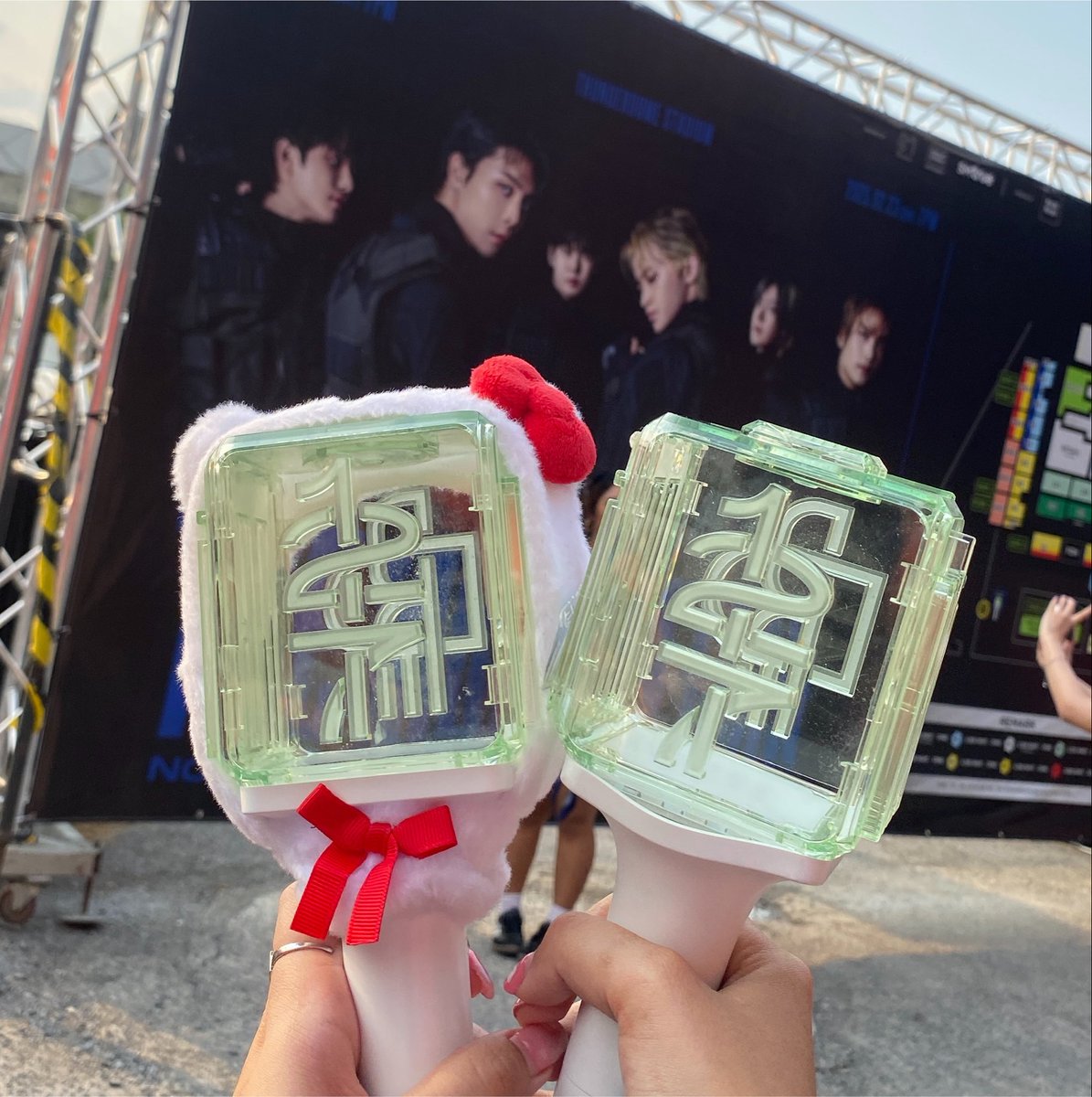 minanuz's tweet photo. กูกับเพื่อน คนนึงซื้อบง127อีกคนซื้อดรีมแล้วแลกแผ่นป้ายกันด้วยซ้ำ ตอนไปคอนน้องดรีมเพื่อนนี่ก็เอาบงน้าเลขไป พรบห้ามเอาบงผิดวงตำรวจมันจะลงอะไรนักหนา หยุดเพี้ยนก่อนพี่ https://t.co/h61XJ4lhbq