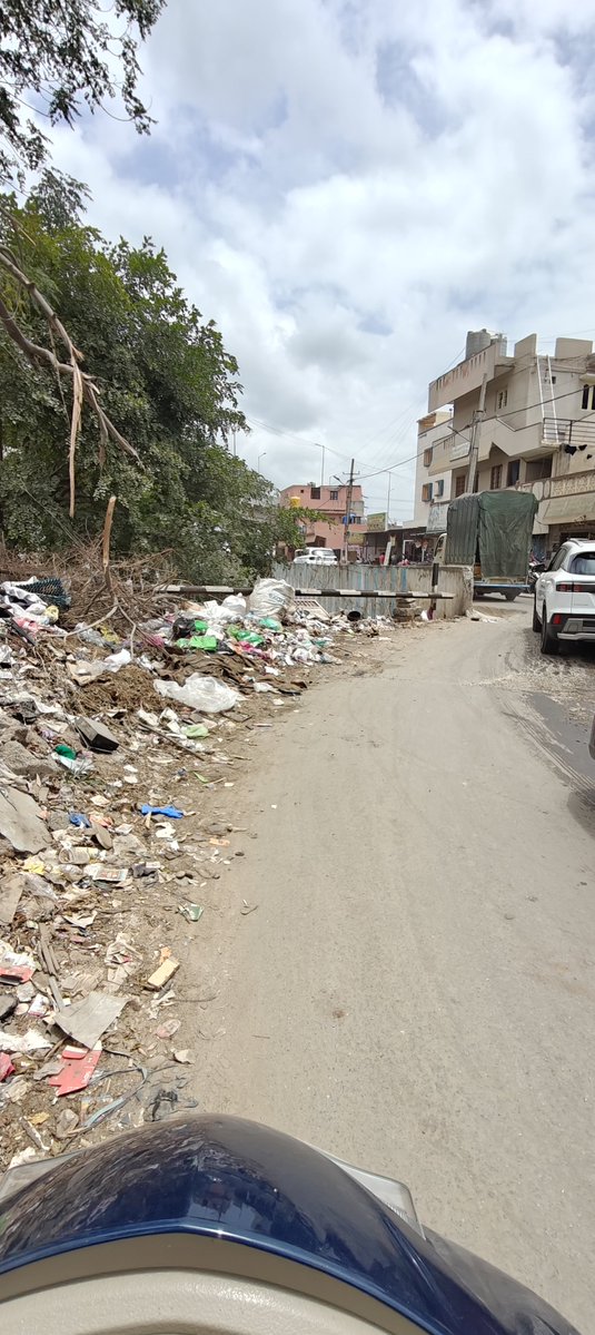 pjp_ind's tweet photo. DAY 46: [ No Action]  Hoodi Underpass, Kodigehalli parallel.
If you finished encroachment clearance, why is it still fully encroached? If garbage drive started, why are we still walking in garbage?
No relief = No work. Come walk here once.
@GBA_office @GBAChiefComm @krishnabgowda @DKShivakumar @MALimbavali @ICCCBengaluru @ChristinMP_   @WFRising @pcmohanmp
@BECCUPDATES @BAFBLR
@BLR_Rising 
#Bengaluru #Hoodi #Kodigehalli #SaveWhitefield #freedom