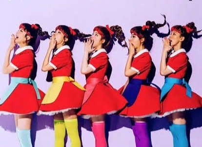 rougejar's tweet photo. I couldnt care less about this argument but saying RED VELVET of all groups doesnt have official colors when they had them color their hair on day 1 with their representative colors; even their solo debuts were like this? This is such a stupid twt and this argument is unnecessary https://t.co/FtODSCiFHI