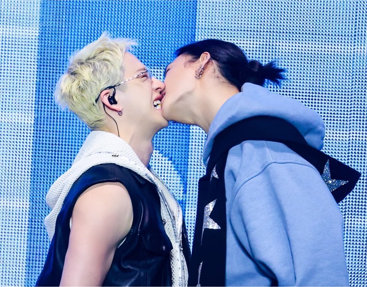 poisonpink_'s tweet photo. These two #hyunchan https://t.co/Mx1zW02LMk