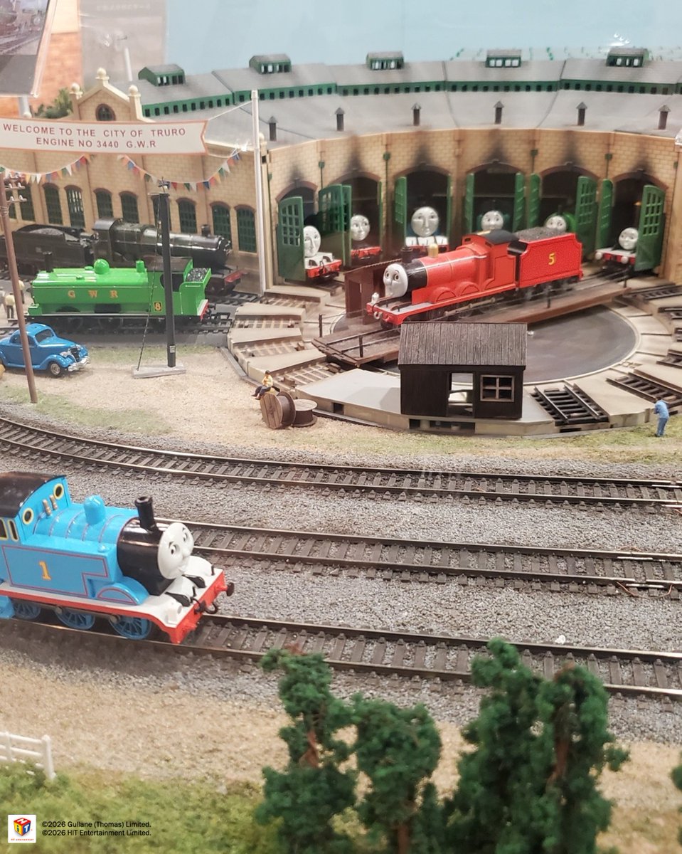 m_mangamuseum's tweet photo. ＼#きかんしゃトーマスの世界展　秋田会場好評開催中🚂／
会場内には原画とともにたくさんの模型が展示されています✨
なんと、#板垣李光人 さんによるジオラマナレーションを聴けるコーナーも♪
皆さんもトーマス達と一緒にソドー島を旅しませんか https://t.co/6ks2Owuiap